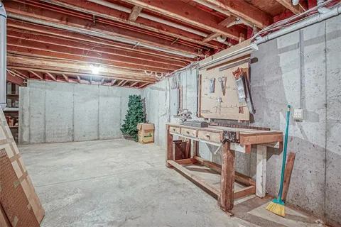 $569,000 | 2704 West 137th Place, Leawood, KS 66224