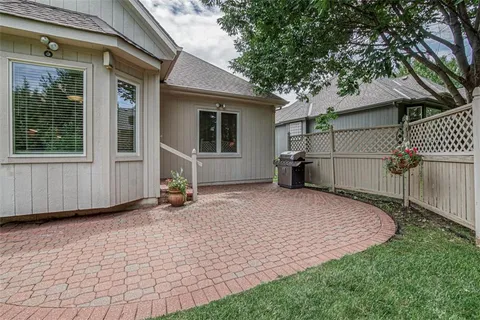 $569,000 | 2704 West 137th Place, Leawood, KS 66224