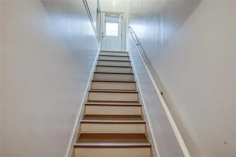 $569,000 | 2704 West 137th Place, Leawood, KS 66224