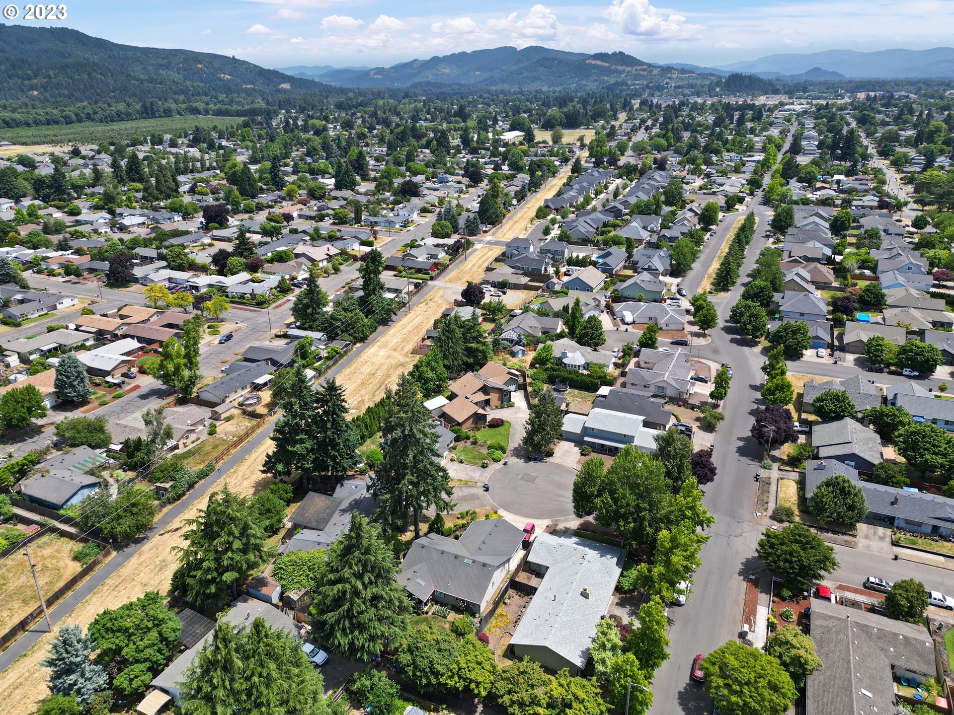 2117 7th Street Springfield, OR 97477 - Photo 46 of 48 an aerial view of multiple house