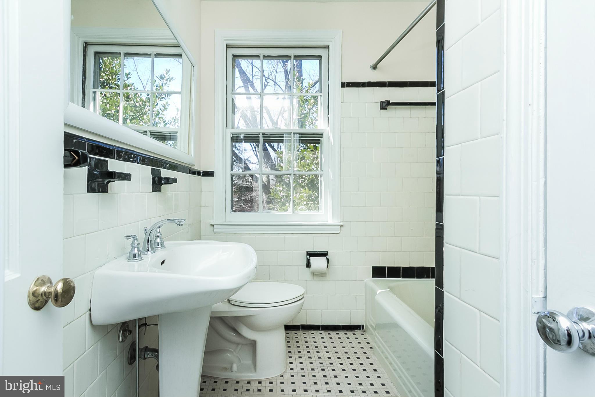 306 Stanmore Road Baltimore, MD 21212 - Photo 14 of 30 Bath