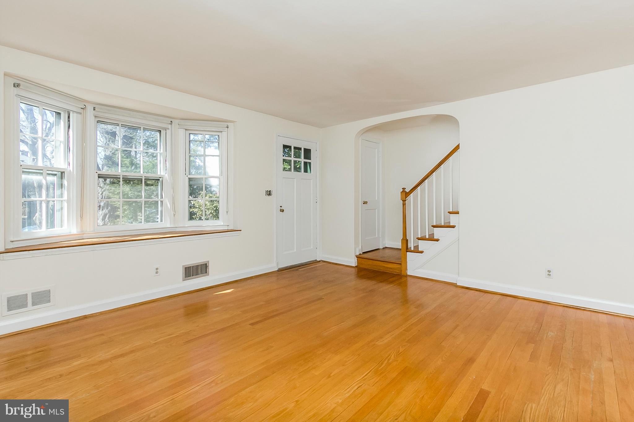 306 Stanmore Road Baltimore, MD 21212 - Photo 3 of 30 Living Room