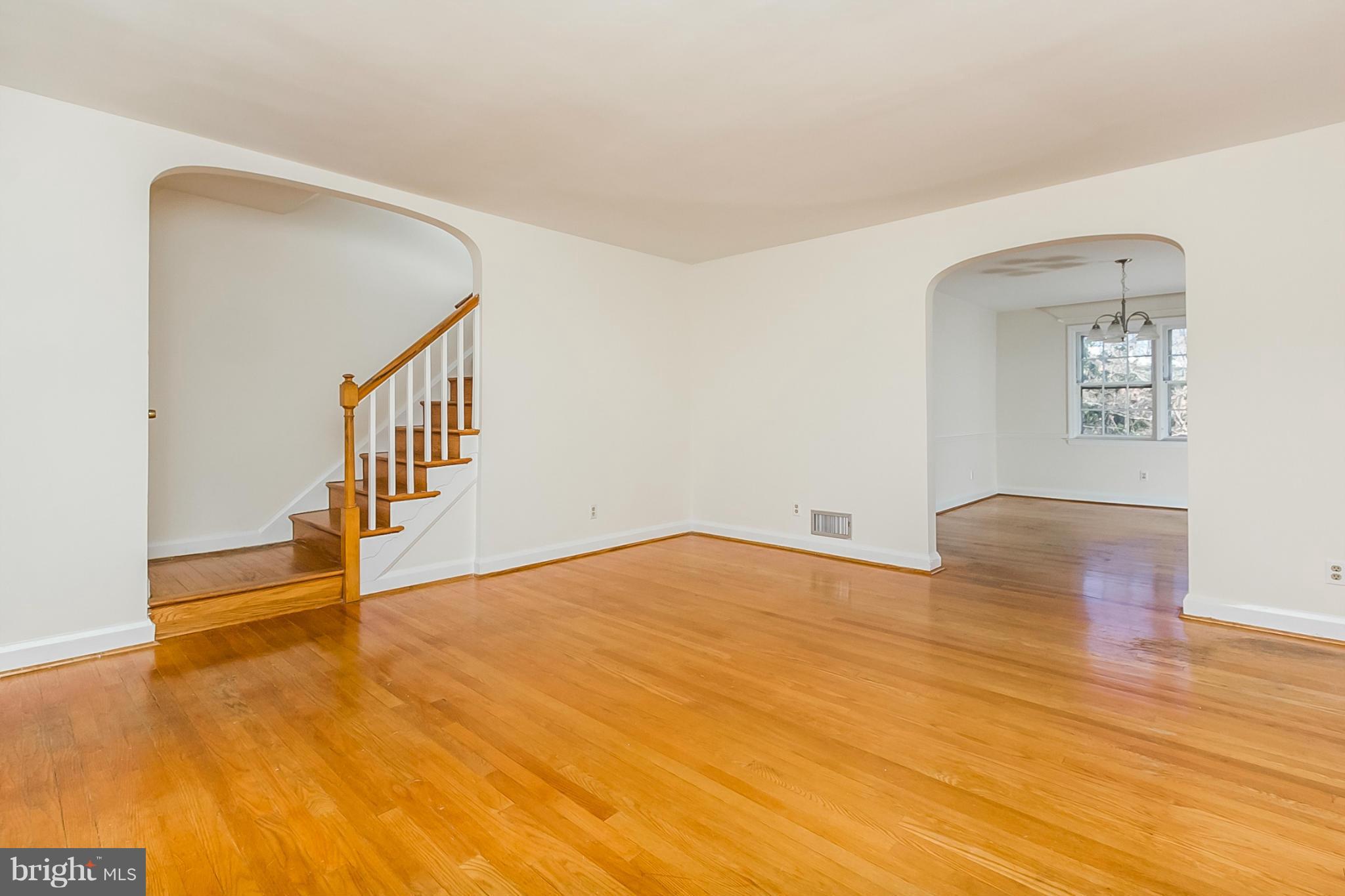 306 Stanmore Road Baltimore, MD 21212 - Photo 4 of 30 Living Room
