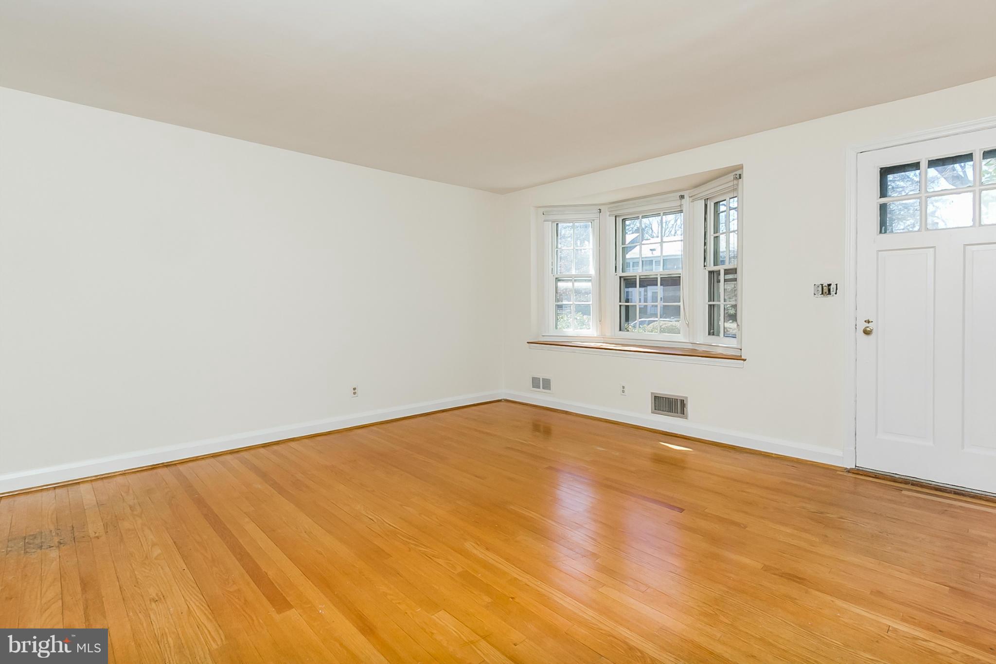 306 Stanmore Road Baltimore, MD 21212 - Photo 5 of 30 Living Room