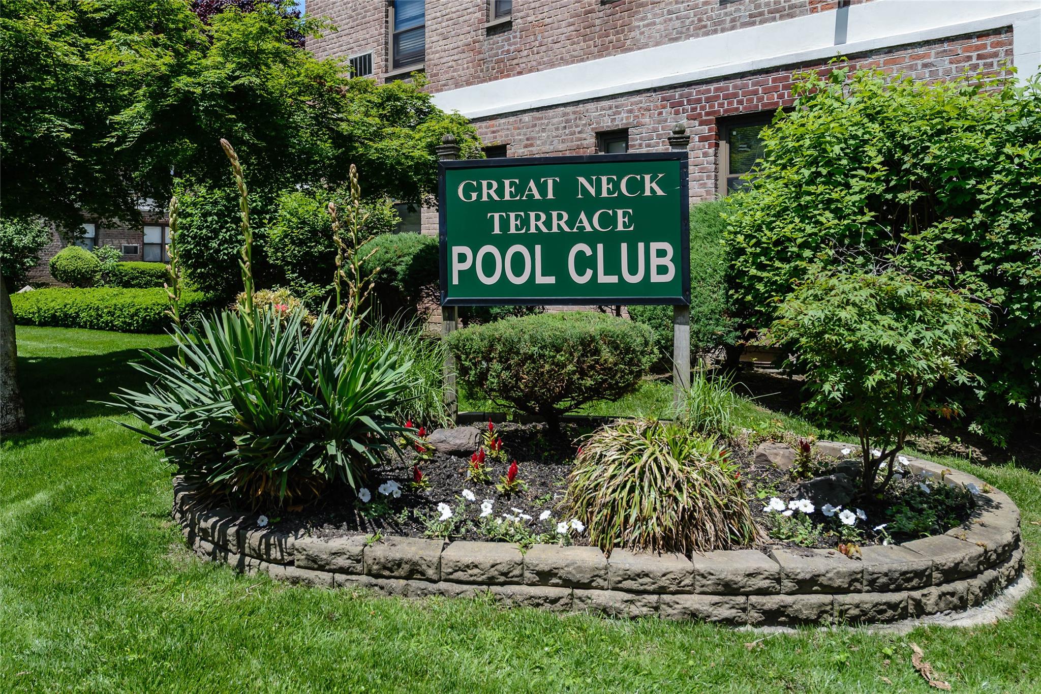 26 Terrace Circle, Unit 9C Great Neck, NY 11021 - Photo 12 of 22 Community / neighborhood sign with a yard