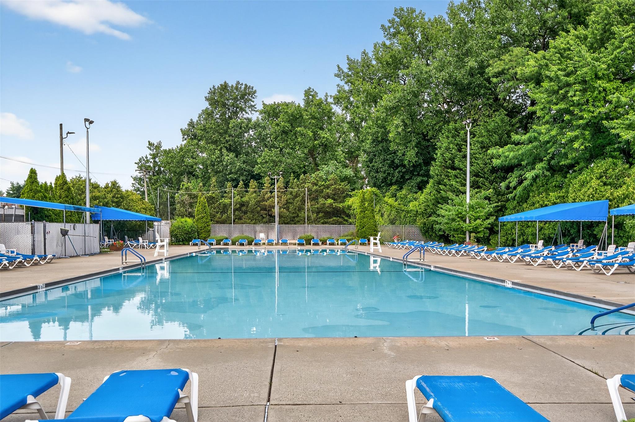 26 Terrace Circle, Unit 9C Great Neck, NY 11021 - Photo 13 of 22 Private Great Neck Terrace Pool Complex