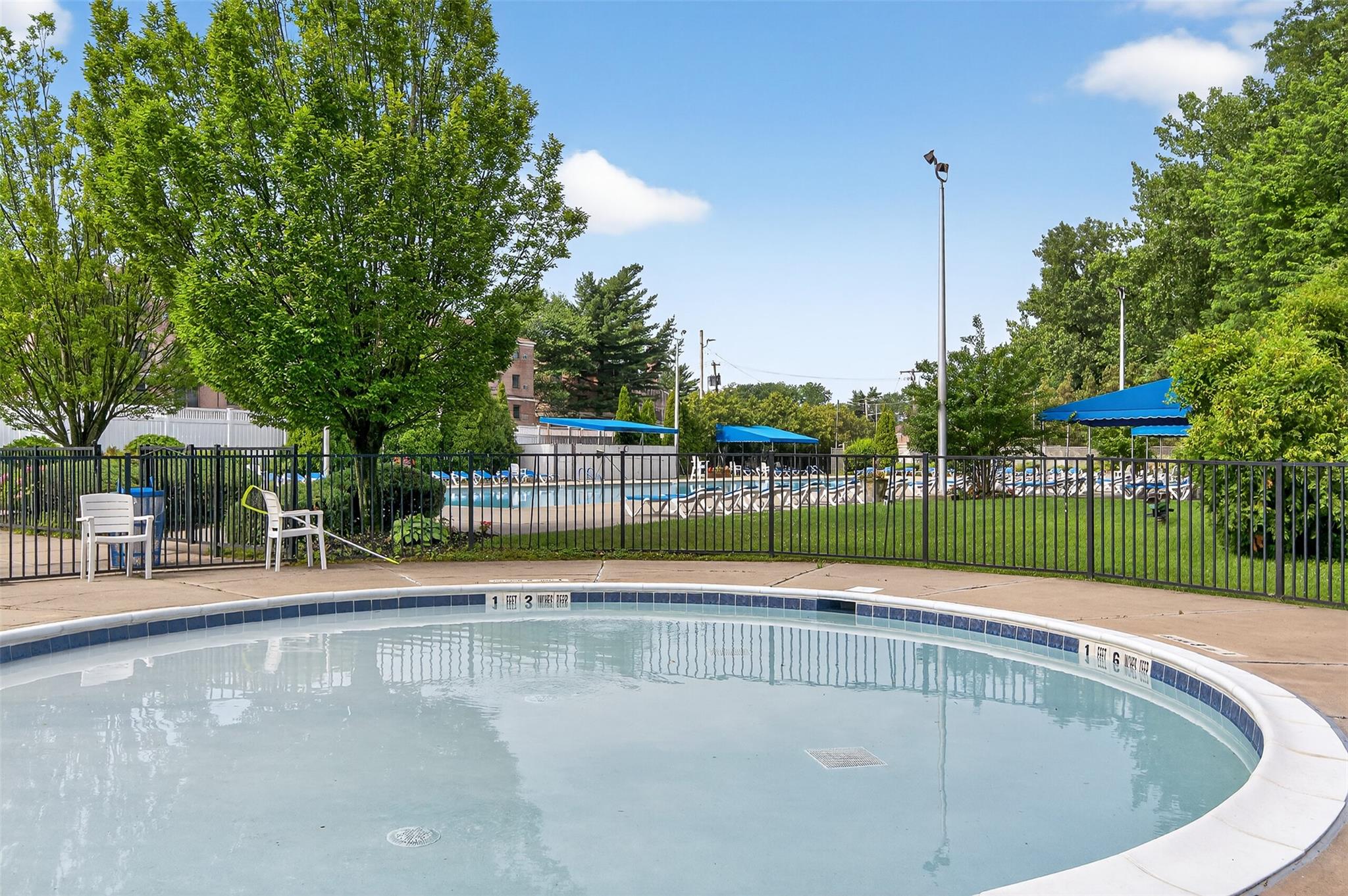 26 Terrace Circle, Unit 9C Great Neck, NY 11021 - Photo 14 of 22 Private Great Neck Terrace Kiddie Pool