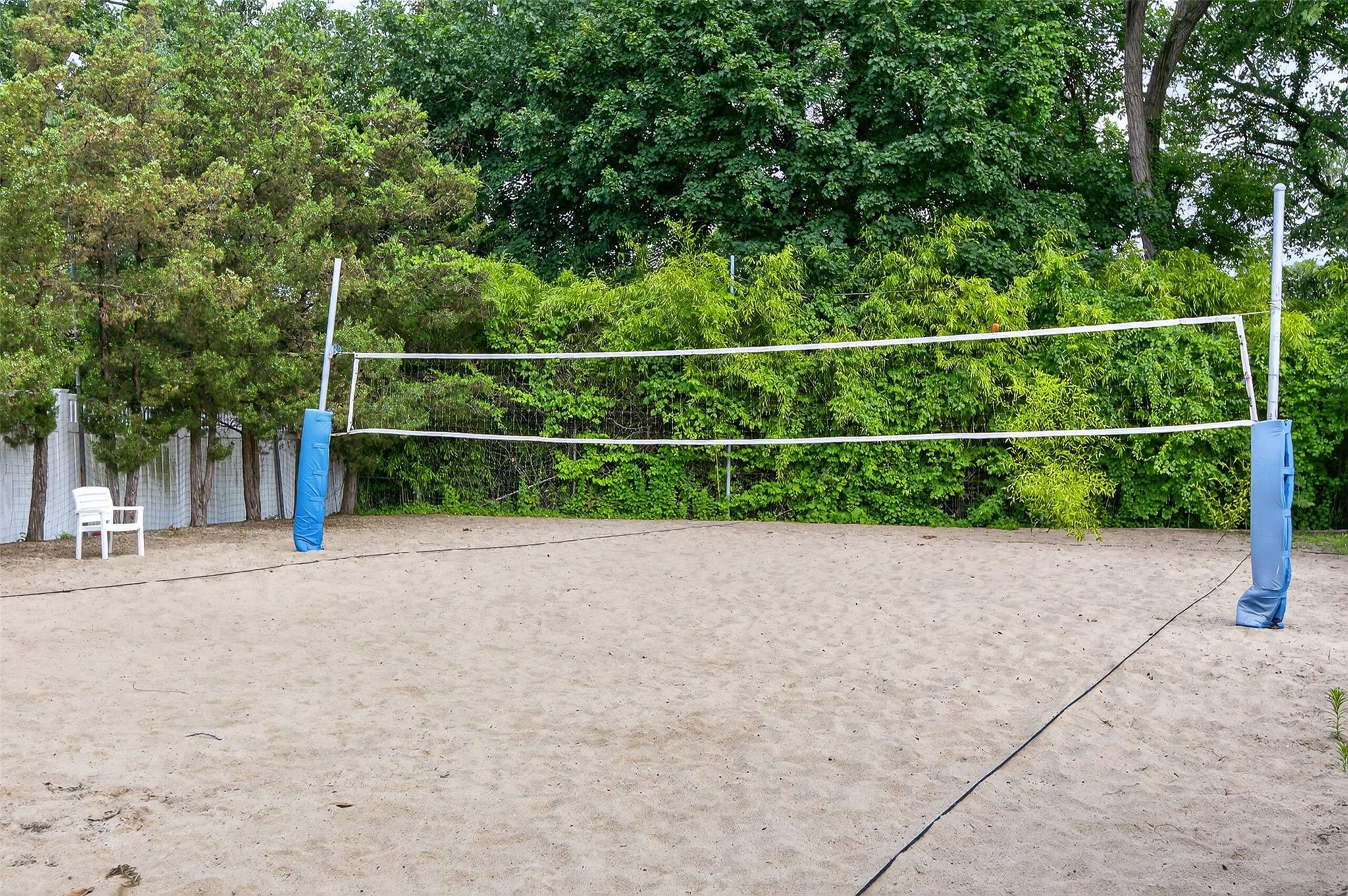 26 Terrace Circle, Unit 9C Great Neck, NY 11021 - Photo 15 of 22 View of property's community featuring volleyball court