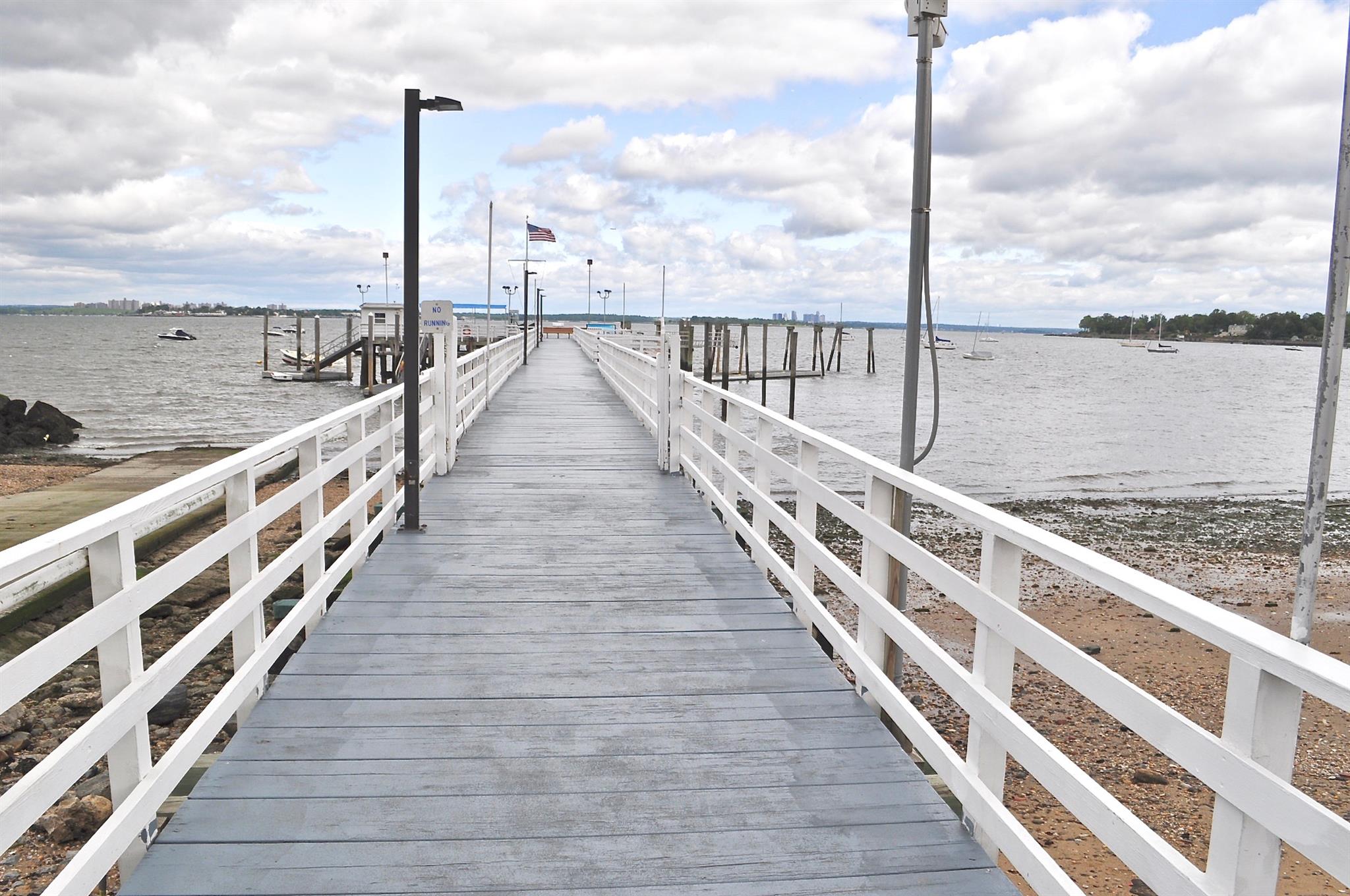 26 Terrace Circle, Unit 9C Great Neck, NY 11021 - Photo 18 of 22 Steppingstone Park