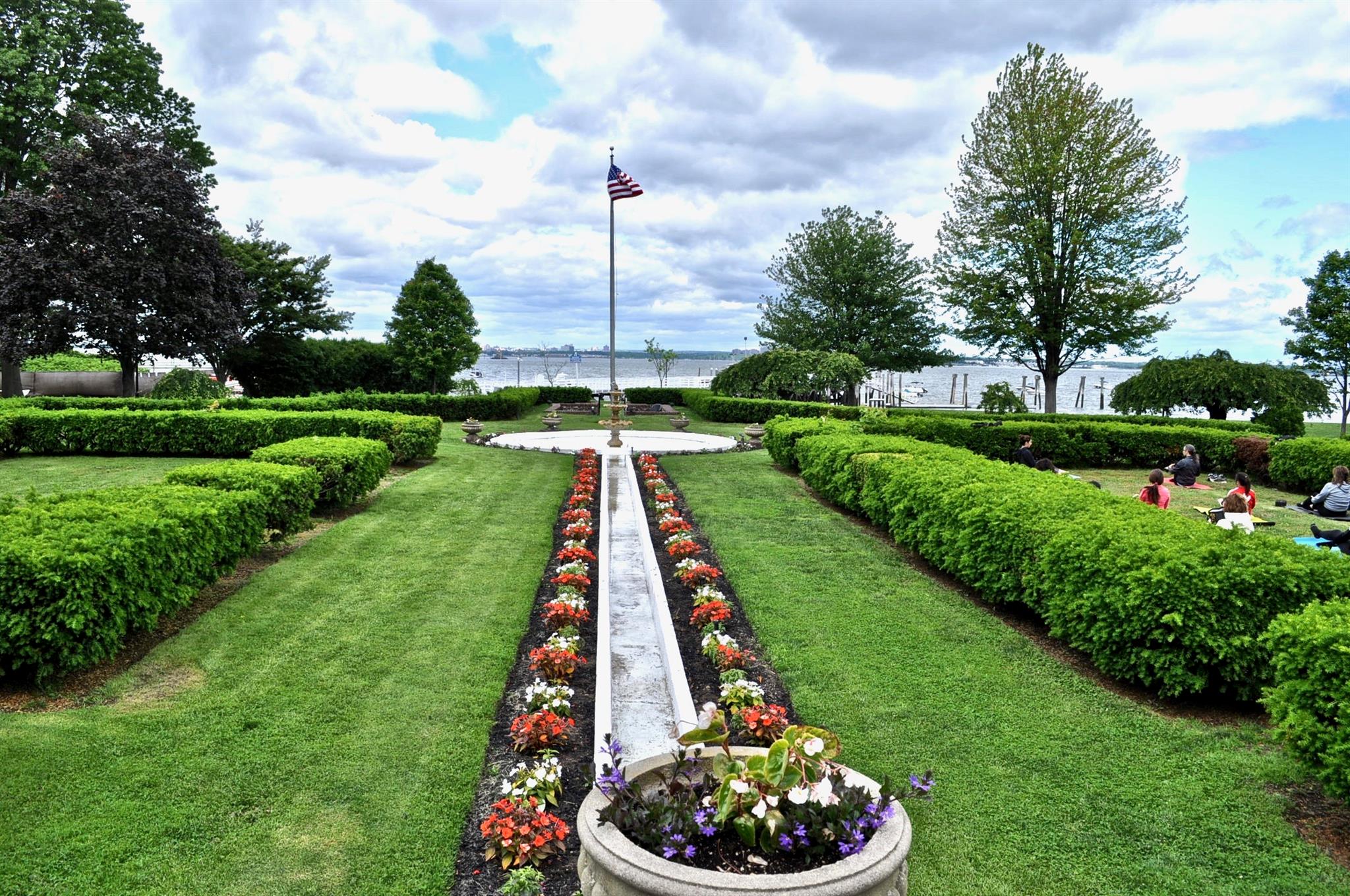 26 Terrace Circle, Unit 9C Great Neck, NY 11021 - Photo 19 of 22 Steppingstone Park