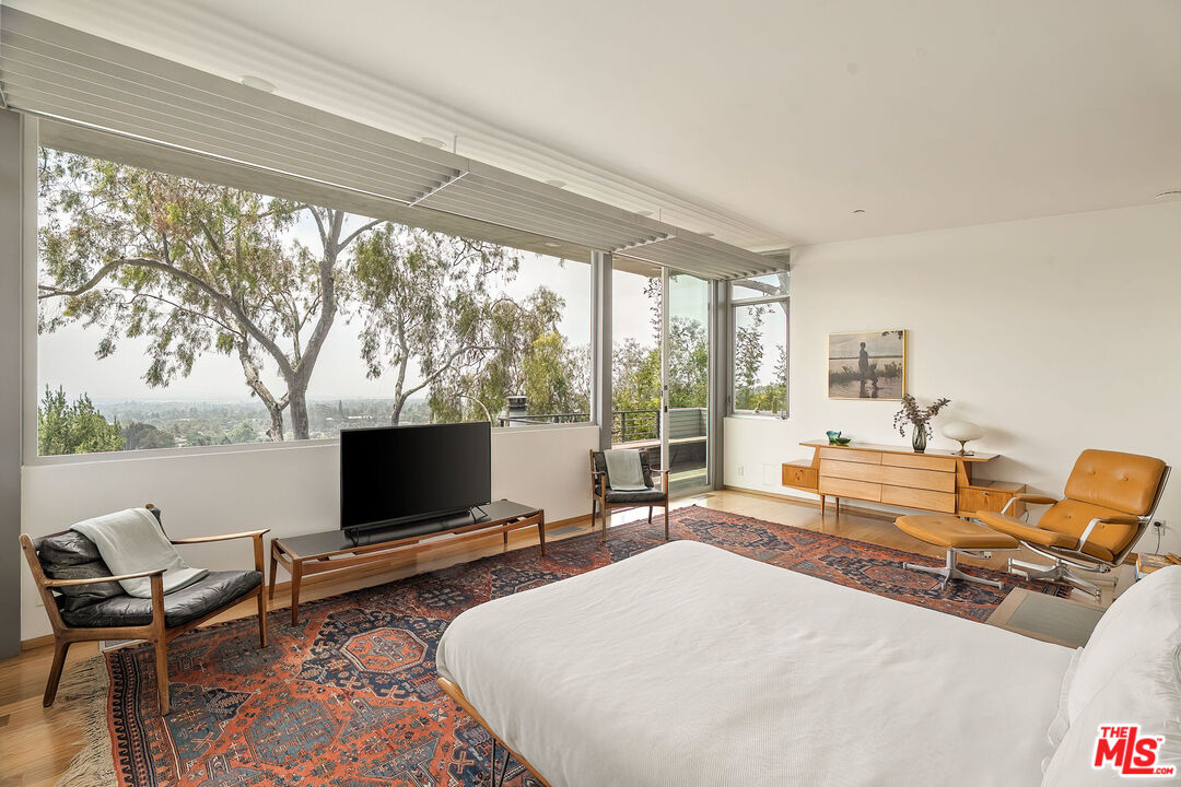 901 Kenter Way Los Angeles, CA 90049 - Photo 12 of 31