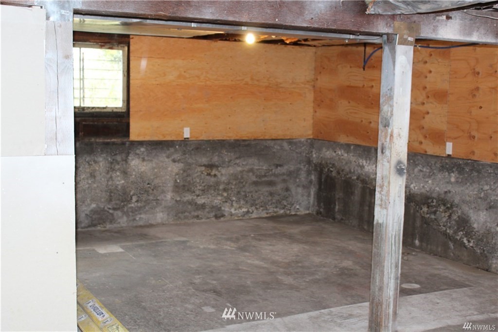 2515 16th Avenue South Seattle, WA 98144 - Photo 18 of 18 a view of a bathroom