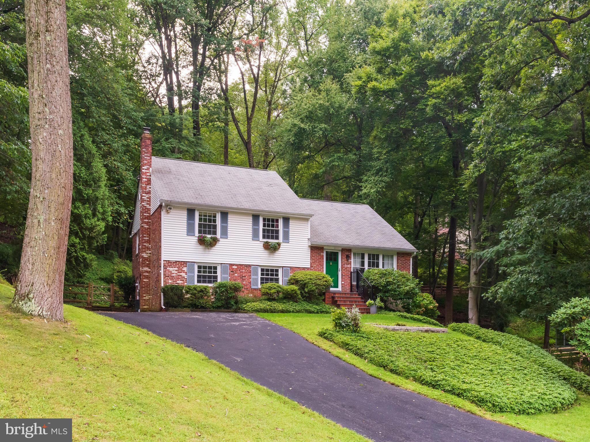 591 Brookwood Road Wayne, PA 19087 - Photo 2 of 50