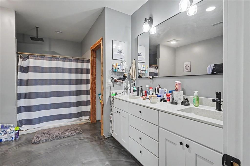2216 Eisenhower Road Ottawa, KS 66067 - Photo 24 of 54