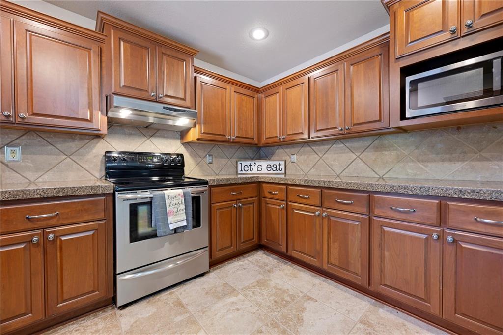 17713 157th Terrace Basehor, KS 66007 - Photo 13 of 50