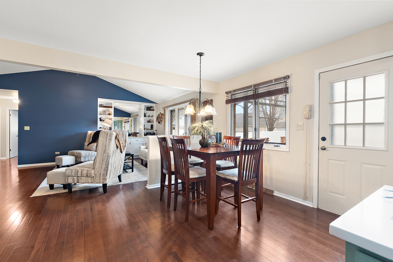 18311 Holland Road Lansing, IL 60438 - Photo 9 of 26