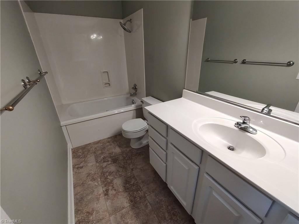 565 Drumheller Road Clemmons, NC 27012 - Photo 18 of 27 Primary Bath