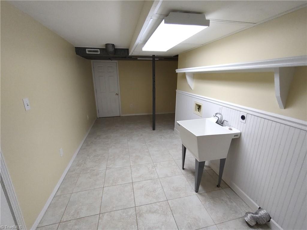 565 Drumheller Road Clemmons, NC 27012 - Photo 25 of 27 Basement Laundry Room