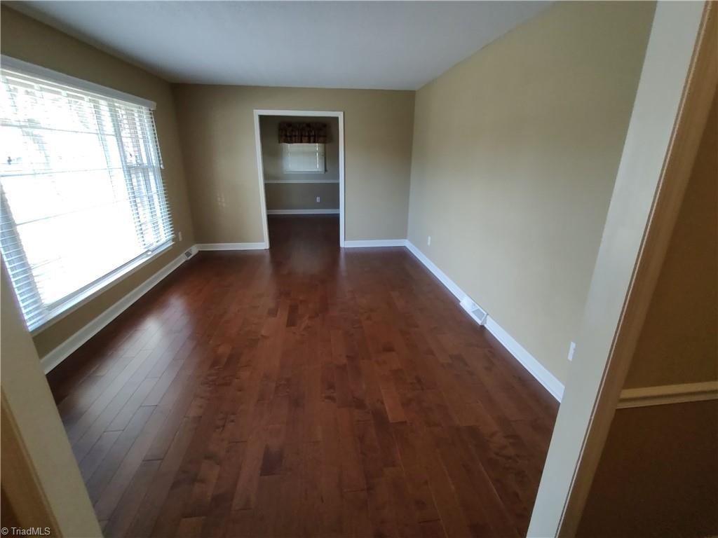 565 Drumheller Road Clemmons, NC 27012 - Photo 8 of 27 Living Room