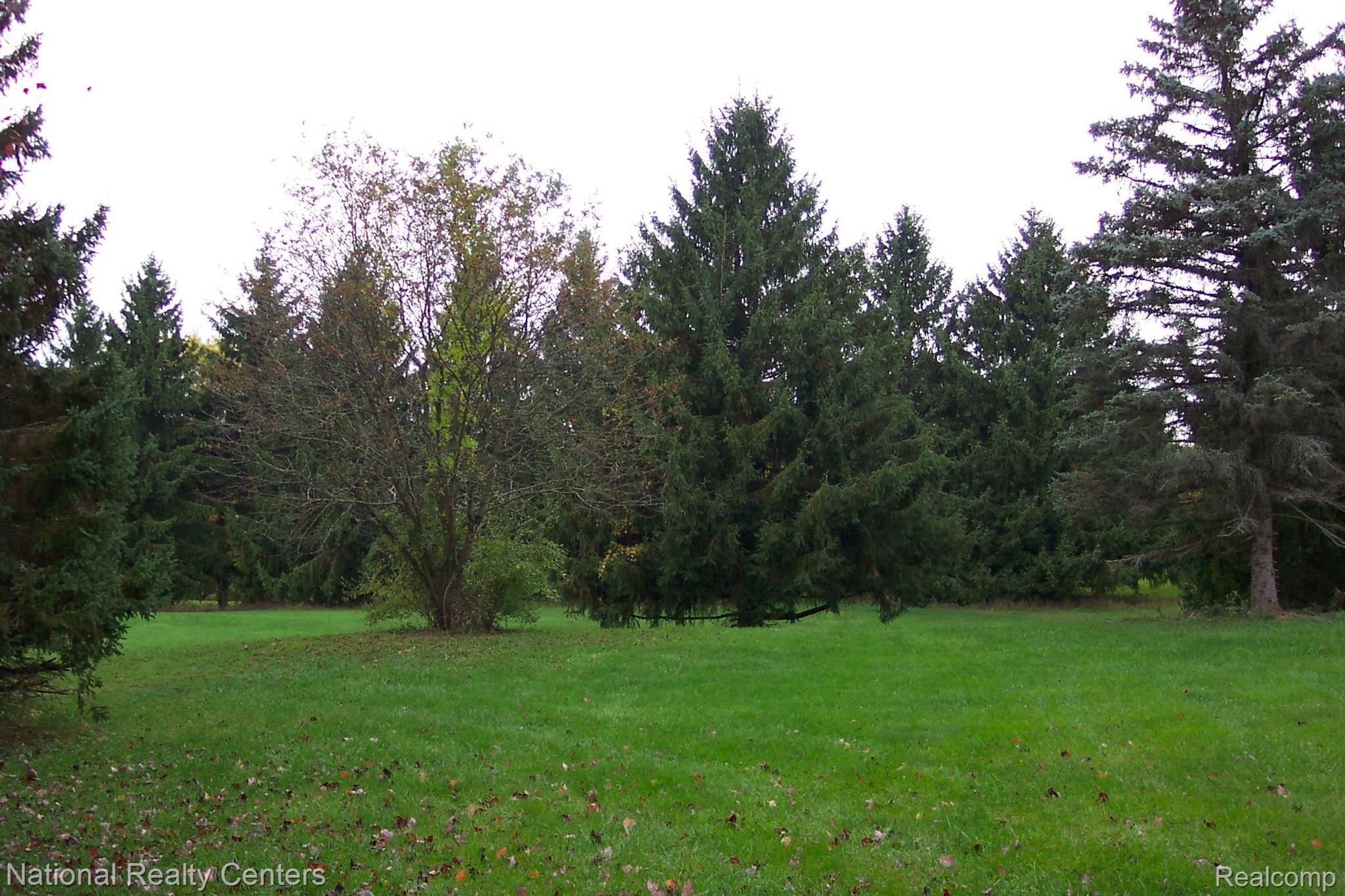 8450 Knox Road Clarkston, MI 48348 - Photo 12 of 85 100_7104.JPG