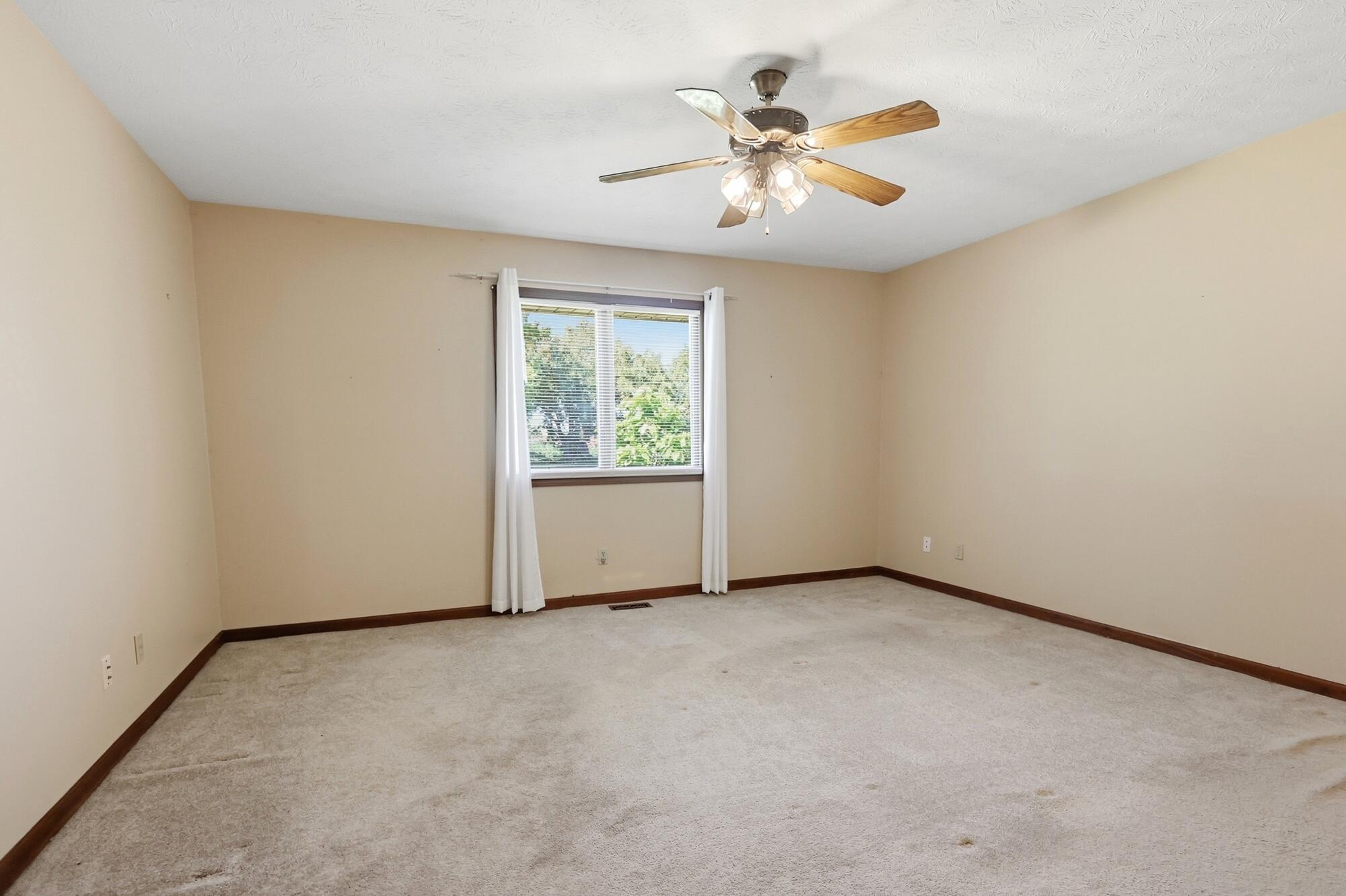 1703 Fox Ridge Drive Springfield, OH 45503 - Photo 17 of 43 023