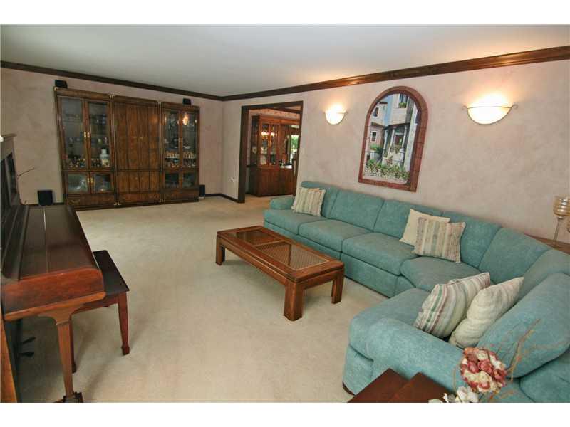 190 Delaware Trail Venetia, PA 15367 - Photo 4 of 25 Living Room.