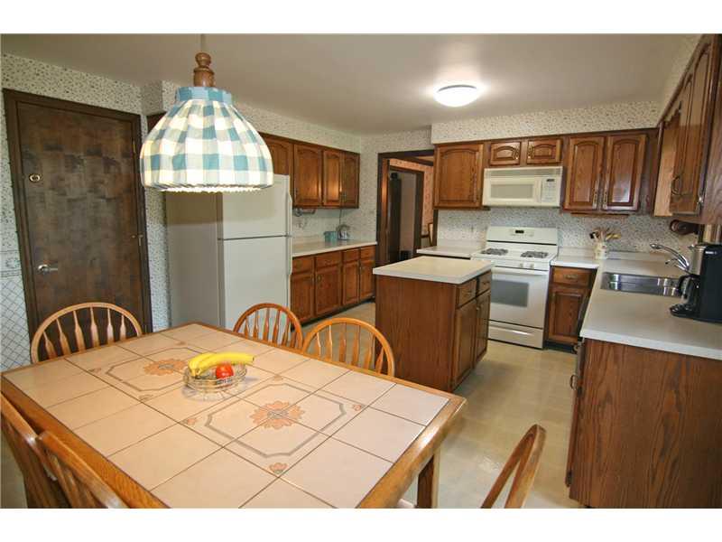 190 Delaware Trail Venetia, PA 15367 - Photo 8 of 25 Kitchen.