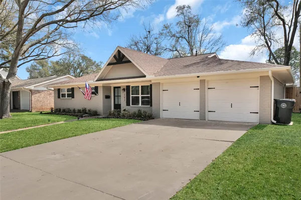 $2,850 | 143 Bluebonnet Street, Sugar Land, TX 77478