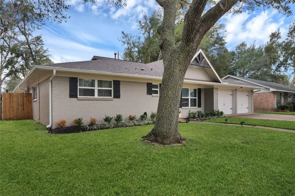 $2,850 | 143 Bluebonnet Street, Sugar Land, TX 77478