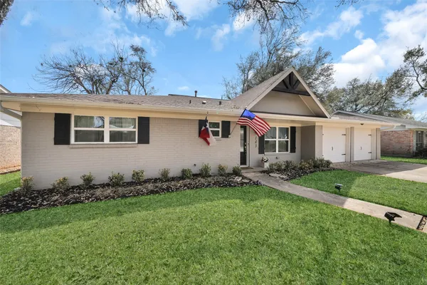 $2,850 | 143 Bluebonnet Street, Sugar Land, TX 77478