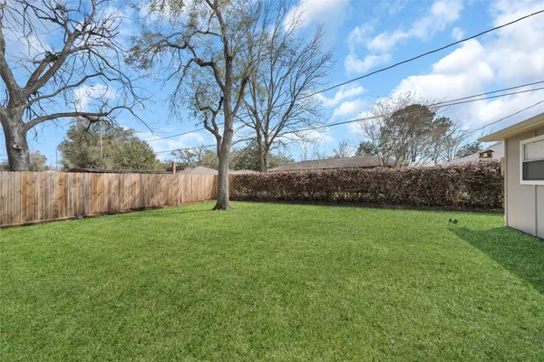 $2,850 | 143 Bluebonnet Street, Sugar Land, TX 77478
