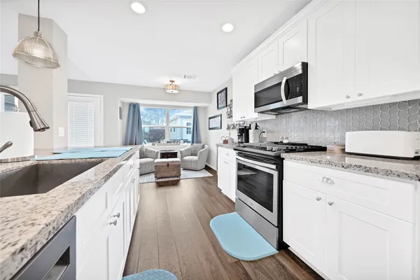 $2,850 | 143 Bluebonnet Street, Sugar Land, TX 77478
