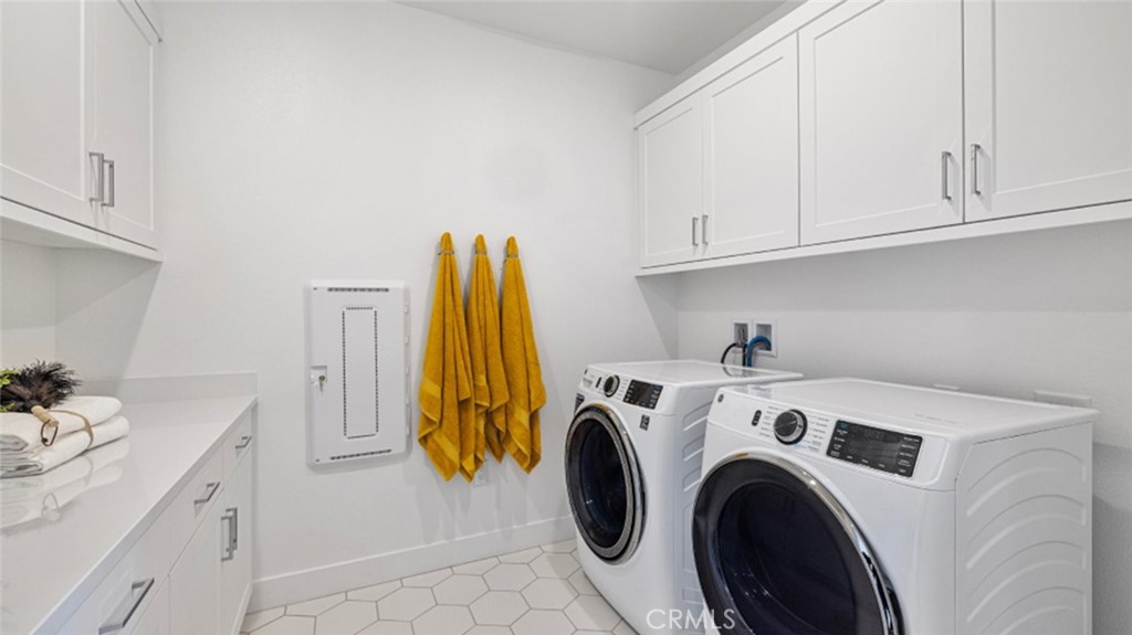 110 Seep Irvine, CA 92618 - Photo 21 of 33 a utility room with dryer and washer