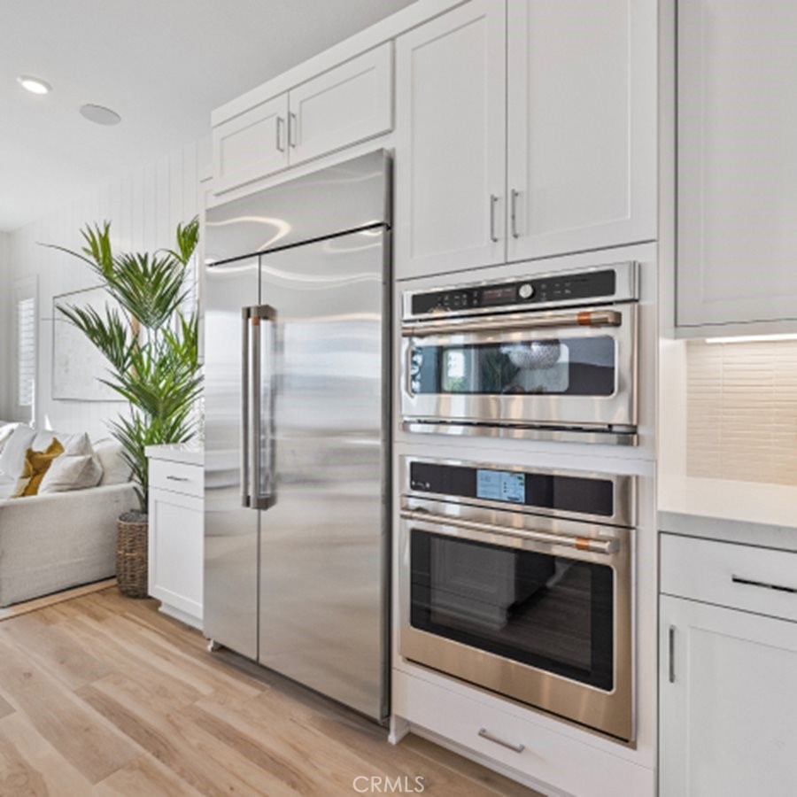 110 Seep Irvine, CA 92618 - Photo 3 of 33 a kitchen with appliances and cabinets