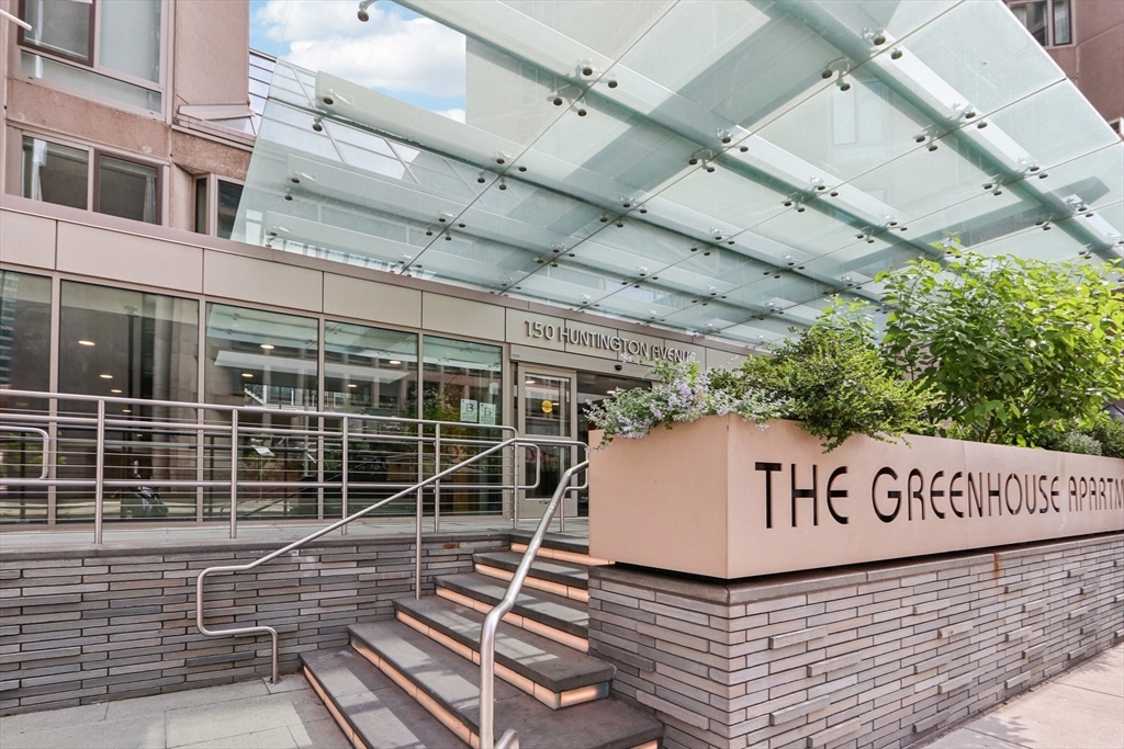 150 Huntington Avenue, Unit SM3 Boston, MA 02115 - Photo 3 of 6 a view of a house with a window