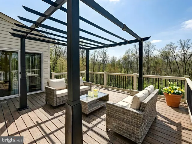 a view of a house with a big yard