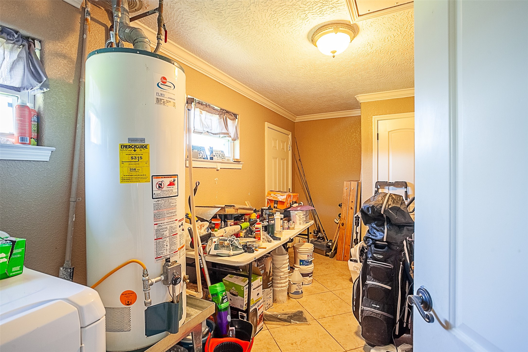 120 Mayflower Street Bridge City, TX 77611 - Photo 19 of 27 a view of a livingroom with furniture and toys