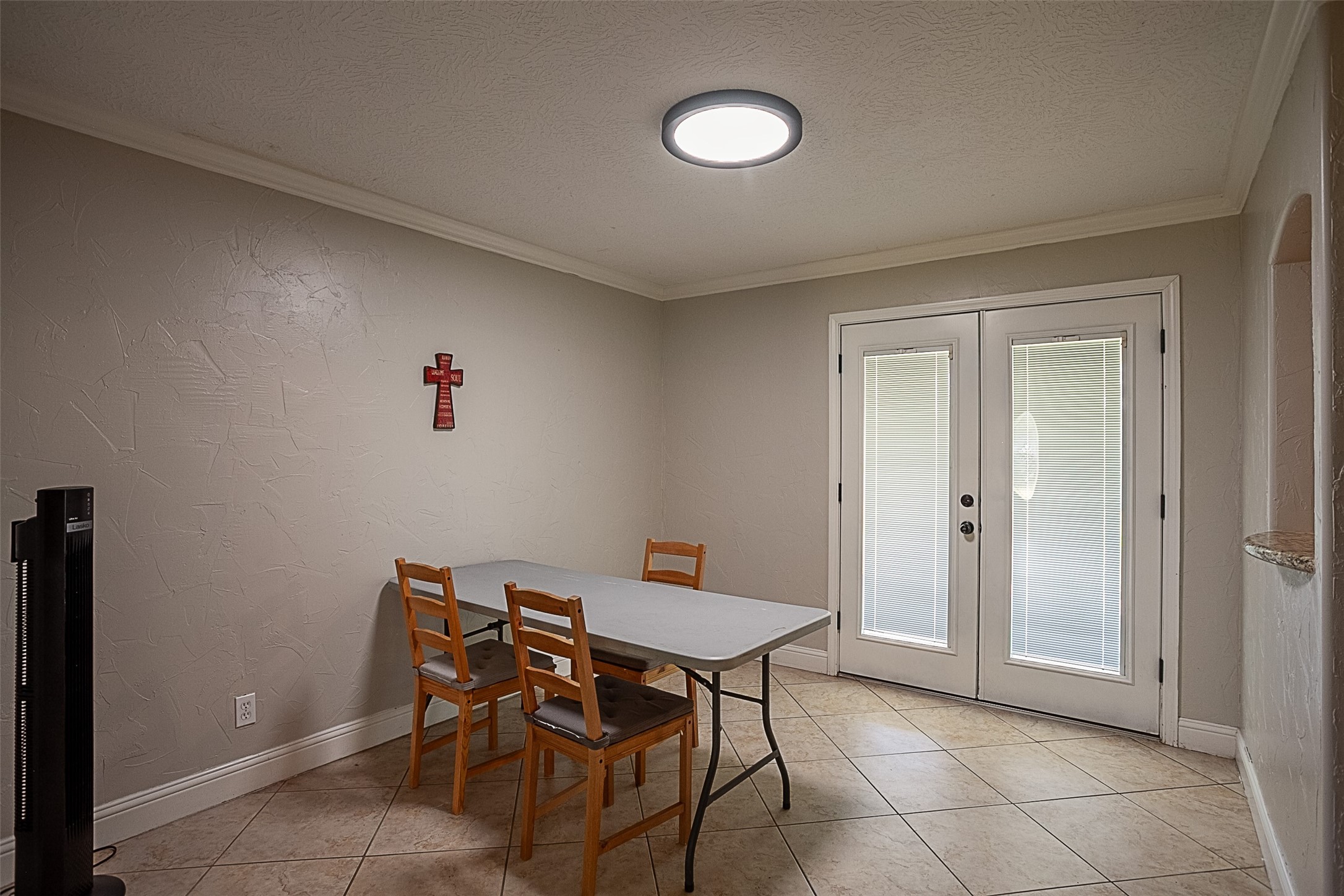 120 Mayflower Street Bridge City, TX 77611 - Photo 9 of 27 a workspace with furniture and window