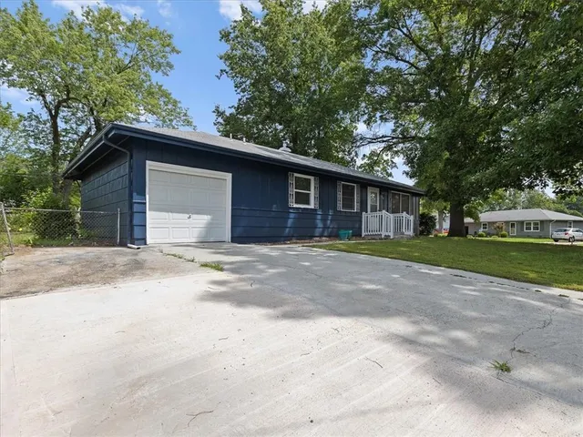 $235,000 | 8210 Ann Avenue, Kansas City, KS 66112