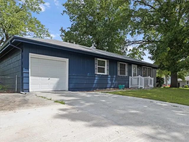 $235,000 | 8210 Ann Avenue, Kansas City, KS 66112