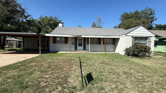 $117,000 | 203 Northeast Alpine, Plainview, TX 79072