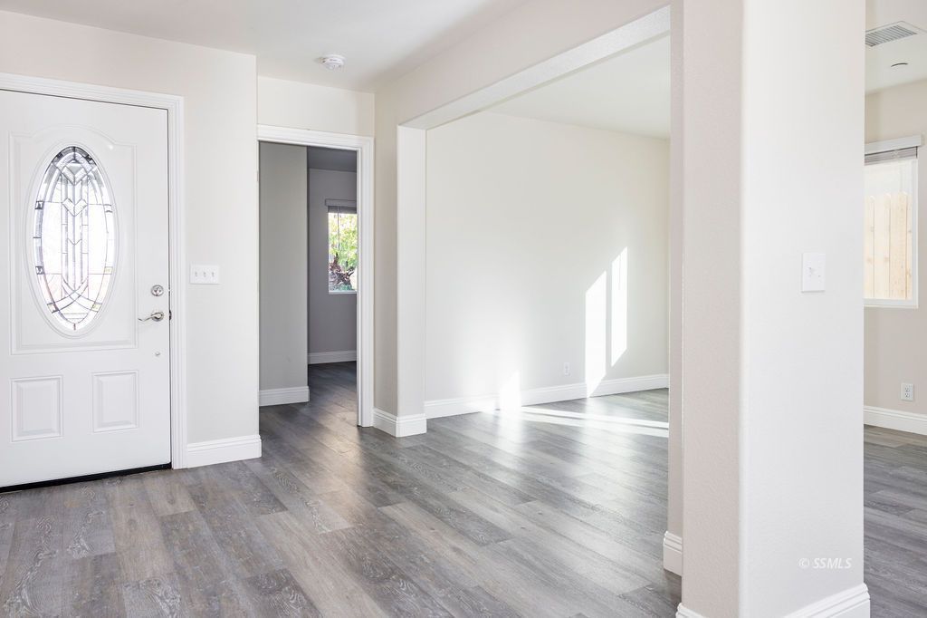 1633 Mayo Street Ridgecrest, CA 93555 - Photo 6 of 36