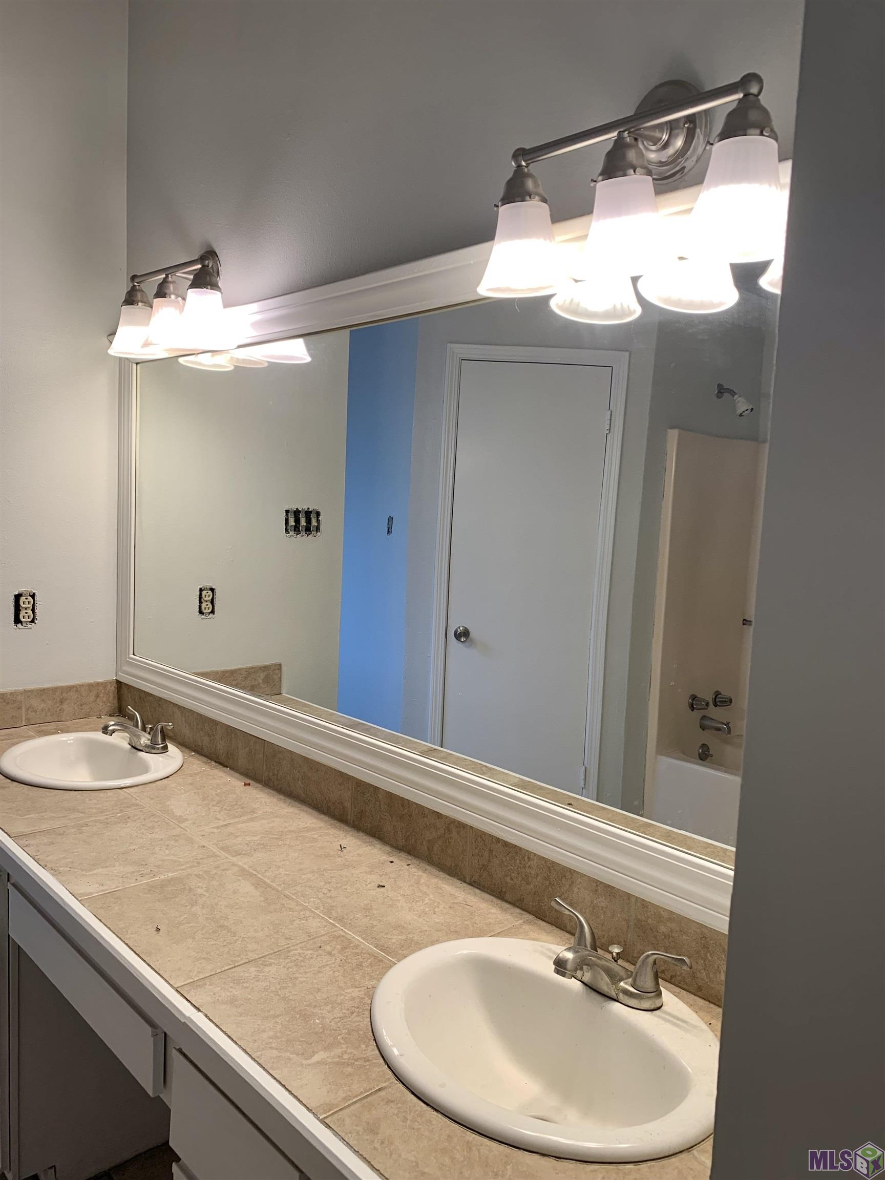 13676 Greenview Avenue Baton Rouge, LA 70816 - Photo 5 of 11