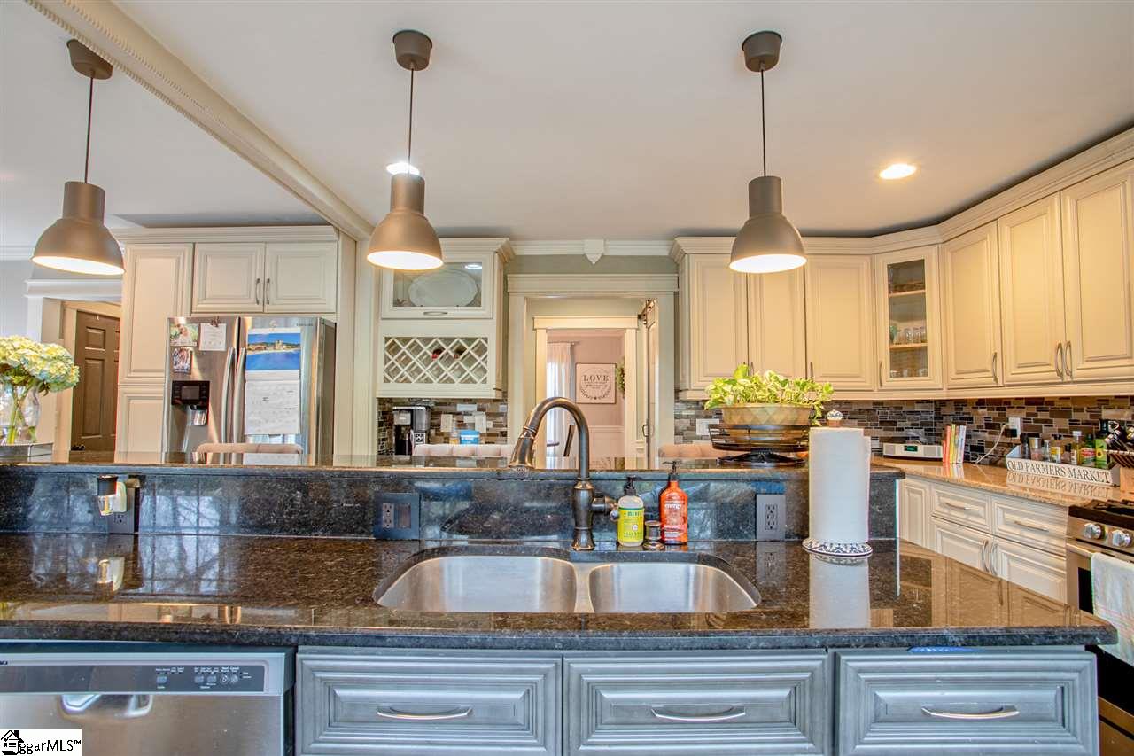 409 Foxcroft Road Greenville, SC 29615 - Photo 12 of 36 Gallery Image 12