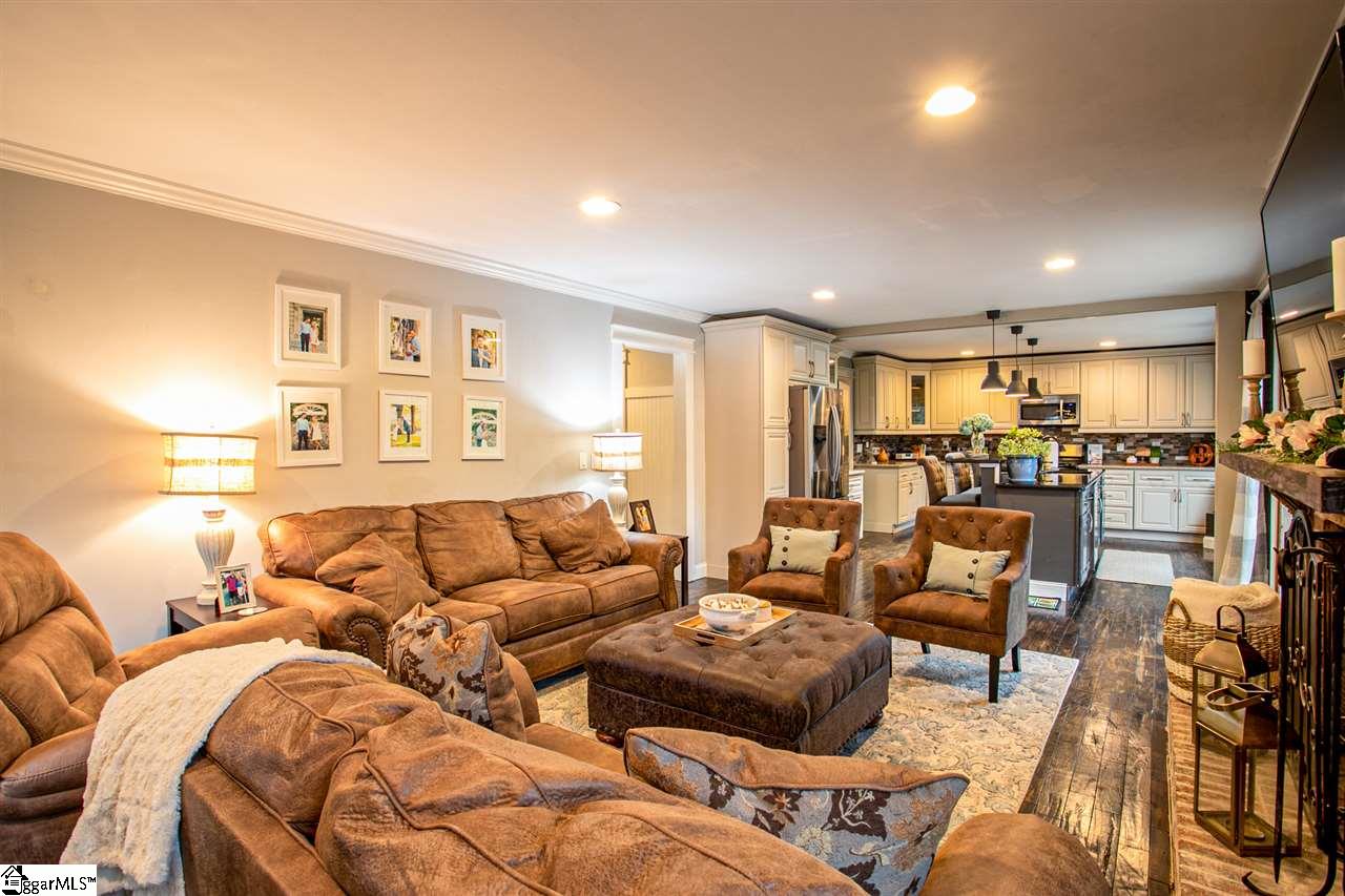 409 Foxcroft Road Greenville, SC 29615 - Photo 8 of 36 Gallery Image 8