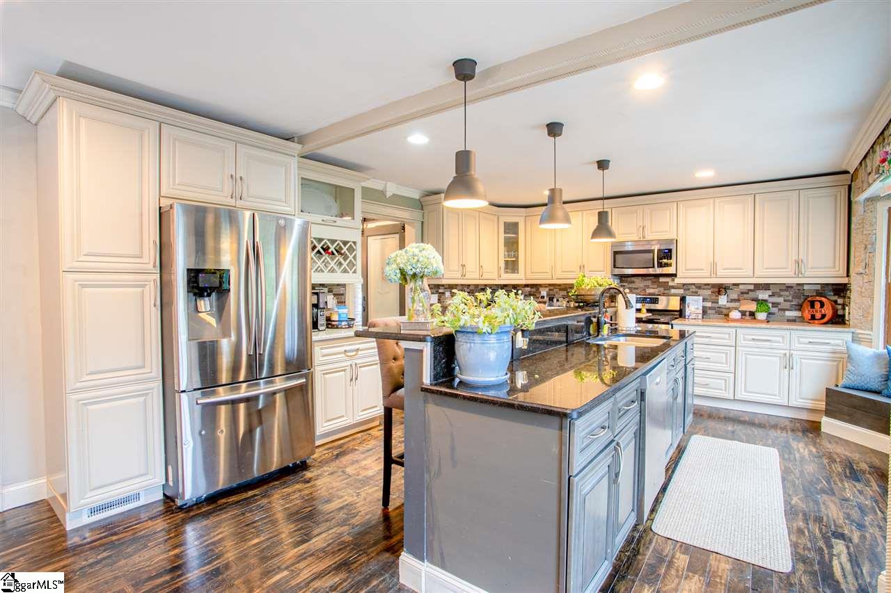 409 Foxcroft Road Greenville, SC 29615 - Photo 9 of 36 Gallery Image 9