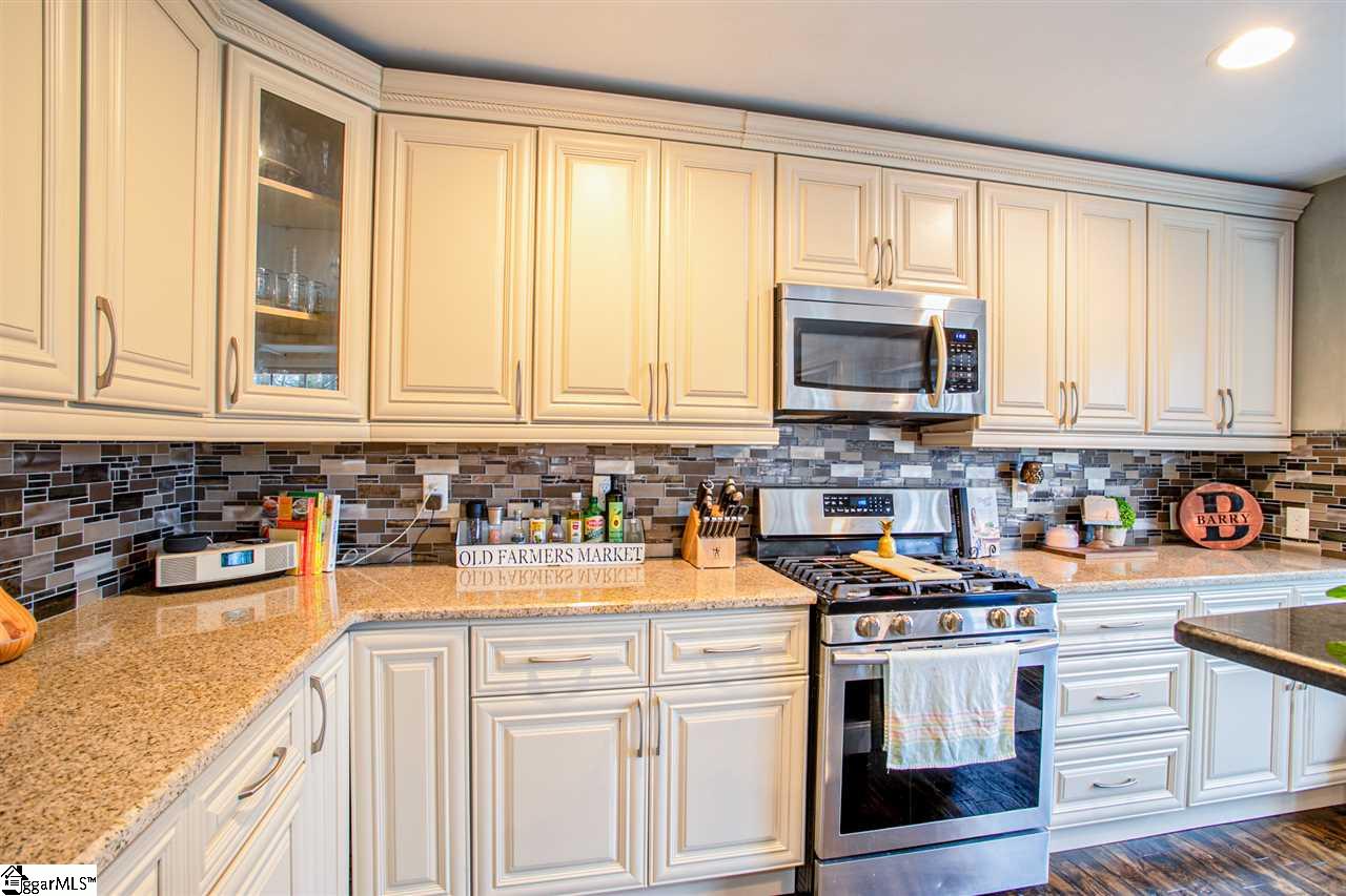 409 Foxcroft Road Greenville, SC 29615 - Photo 10 of 36 Gallery Image 10