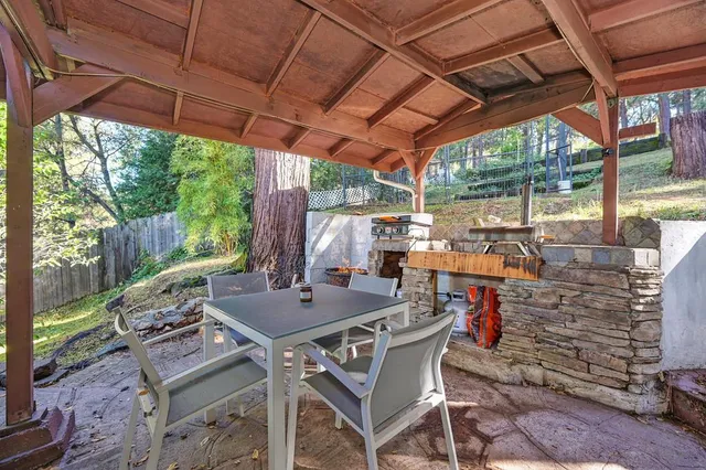 a view of an outdoor space with sitting area