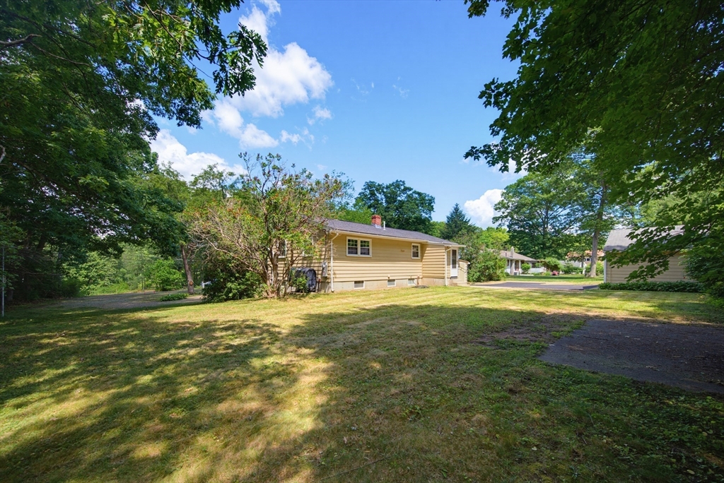 385 River Road Uxbridge, MA 01569 - Photo 31 of 34