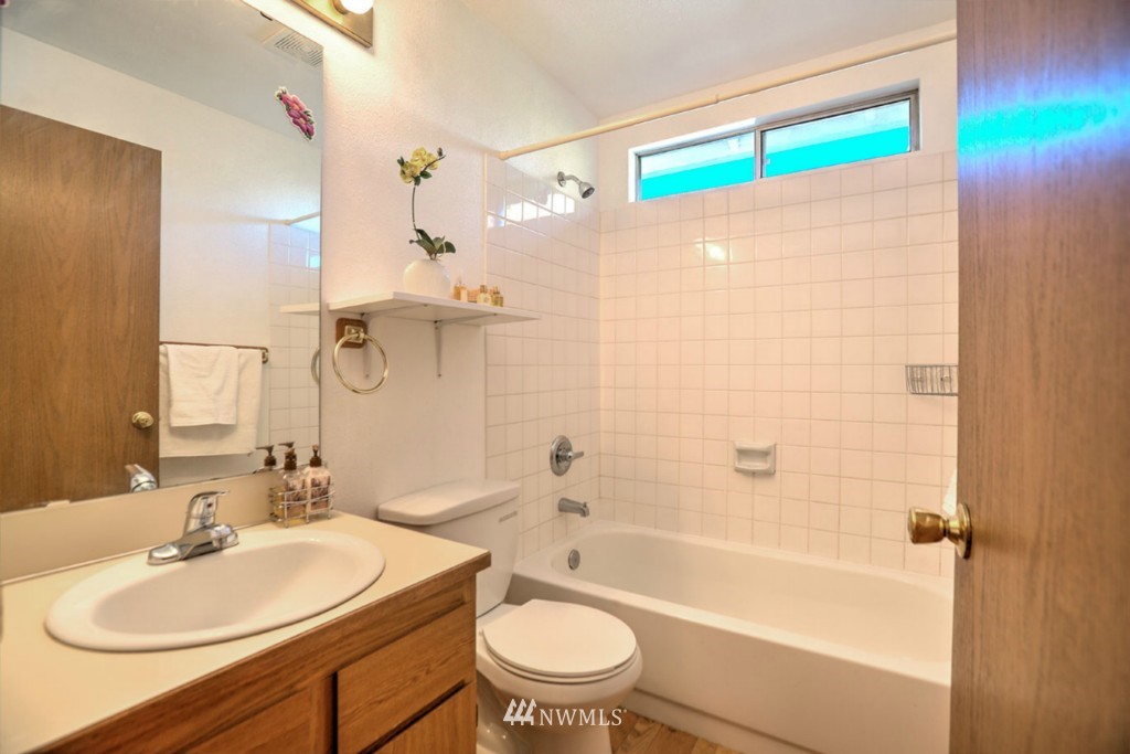 2811 Mill Avenue South Renton, WA 98055 - Photo 11 of 22